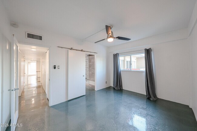 Building Photo - 353 E Thomas Rd