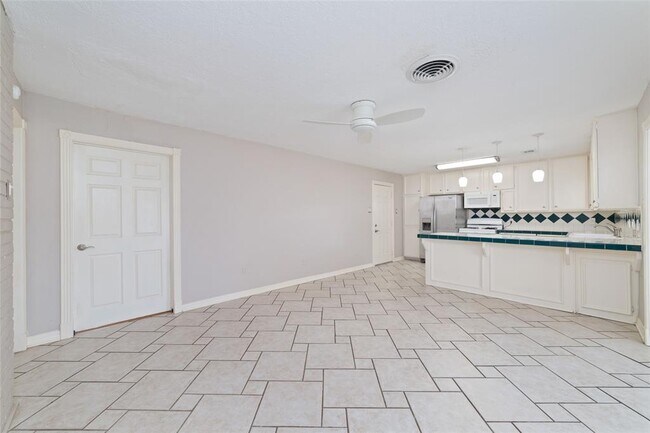 Building Photo - 4118 Donna Lynn Dr