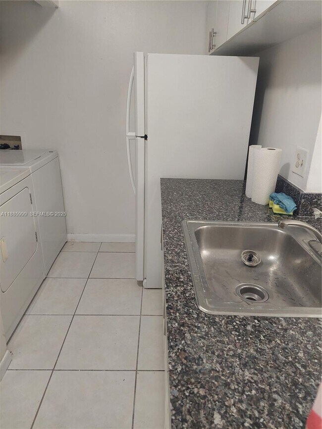 Building Photo - 860 NE 209th Terrace