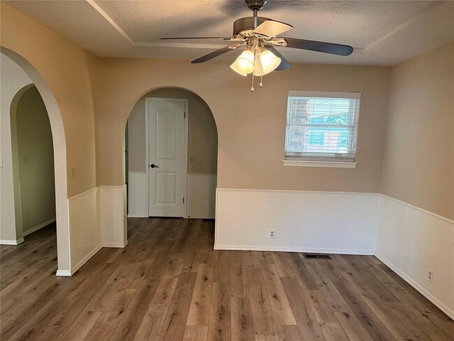 Building Photo - 1018 Claremont Dr