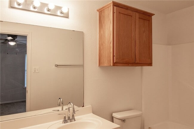 Building Photo - 1735 Rock Hollow Loop