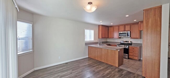 Building Photo - 1982 Dogwood Dr