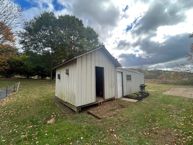 Building Photo - 2 bedroom 1 bath single family home