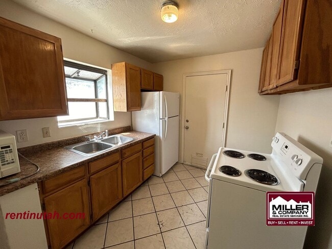 Building Photo - Updated Salt Lake Bungalow For Rent!!