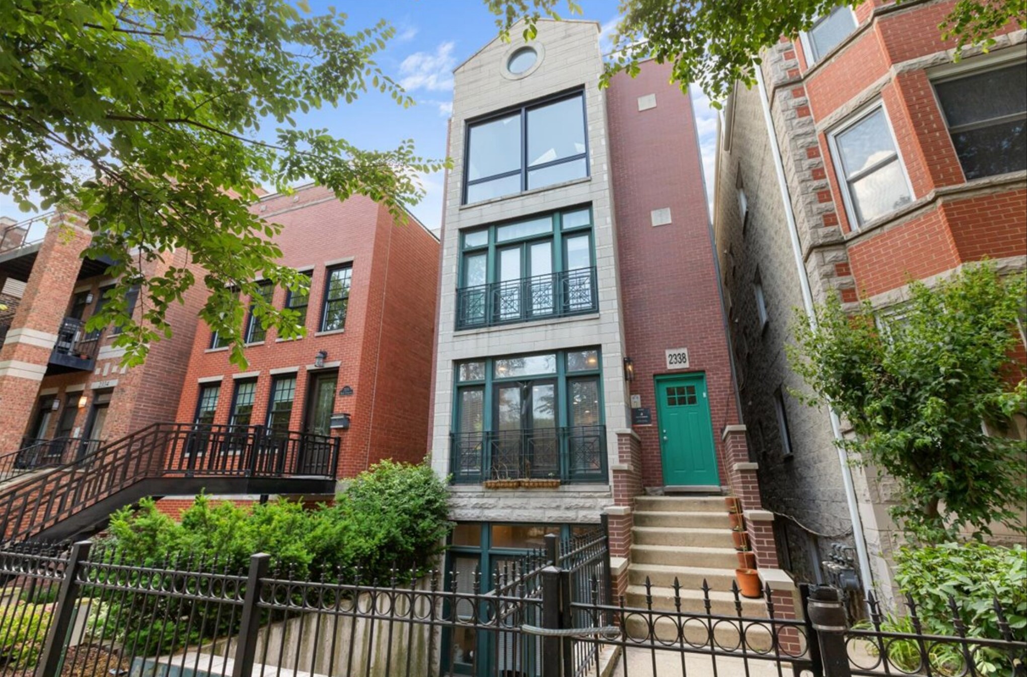 Building Photo - 2338 N Greenview Ave