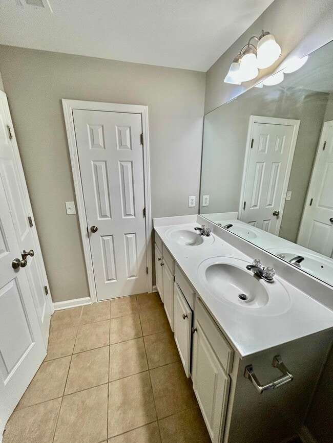 Building Photo - 1042 Prestwyck Ct