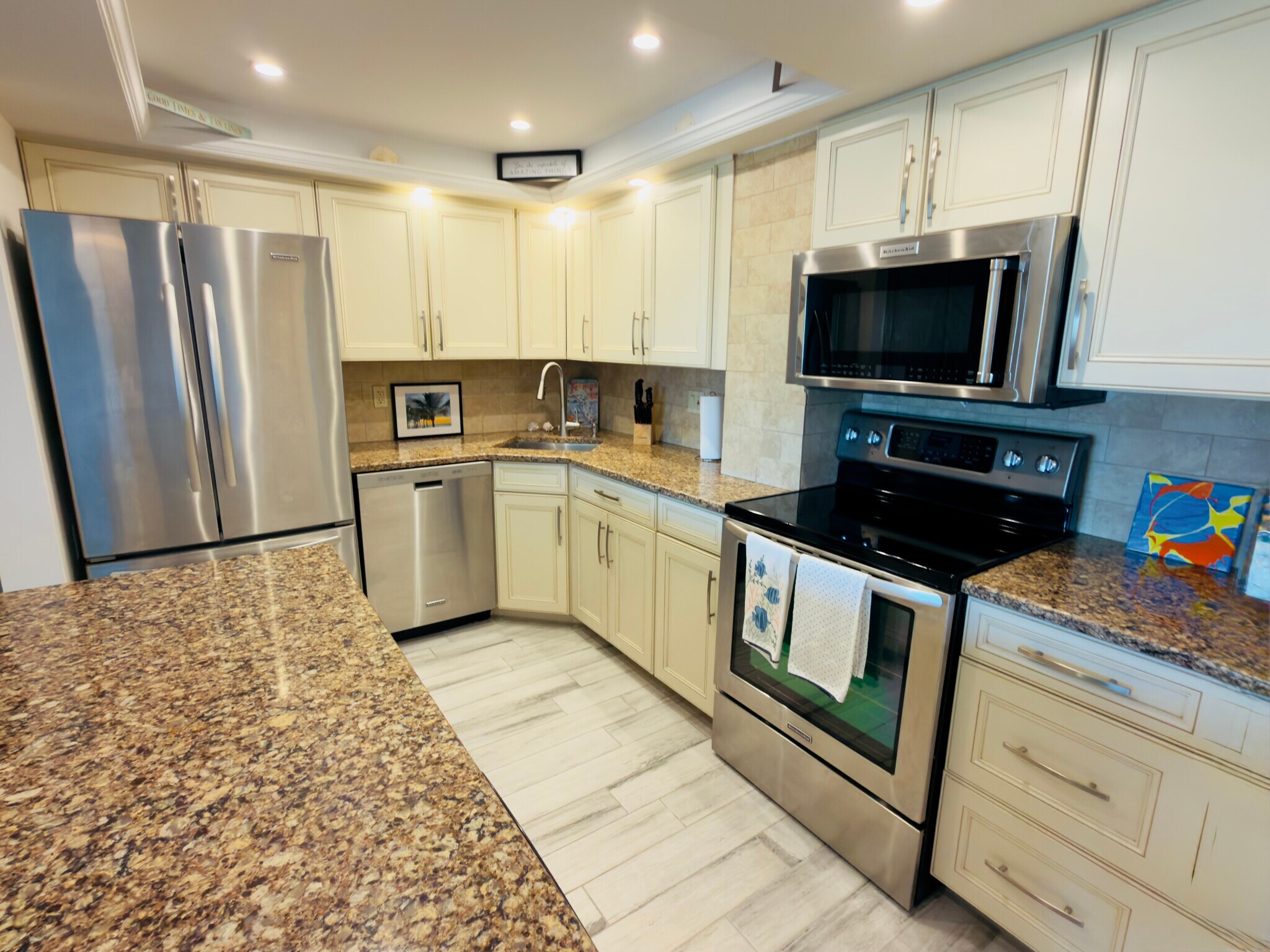 Kitchen with island - 4900 Brittany Dr S