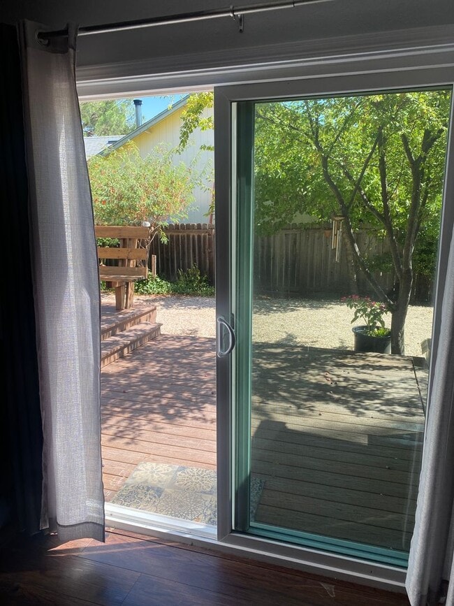 Building Photo - Charming 2 bedroom, 1 bathroom house with ...