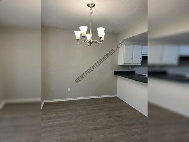 Building Photo - 9513 S Ross Ave