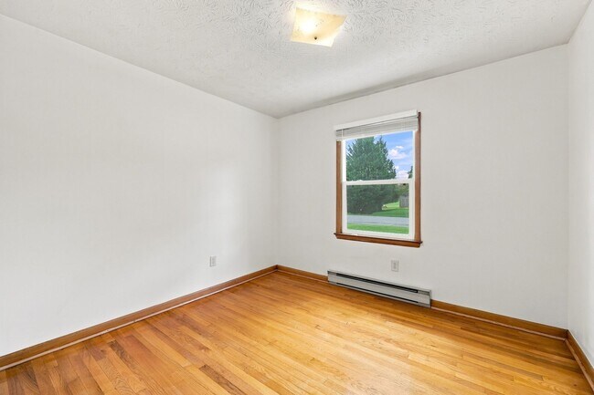 Building Photo - 15 Eavers Cir