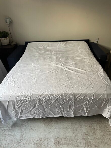 Building Photo - 1109 E 1st St