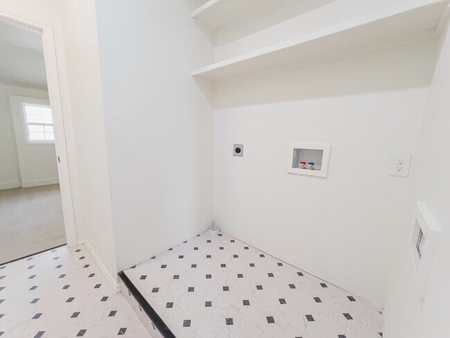 Building Photo - 2509 39th St