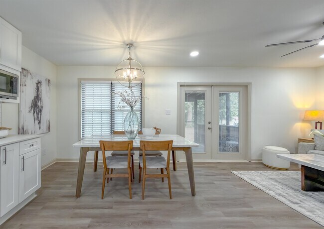 Building Photo - 2059 Little River Ln