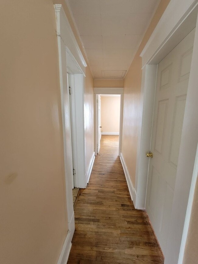 Building Photo - 542 Haller St
