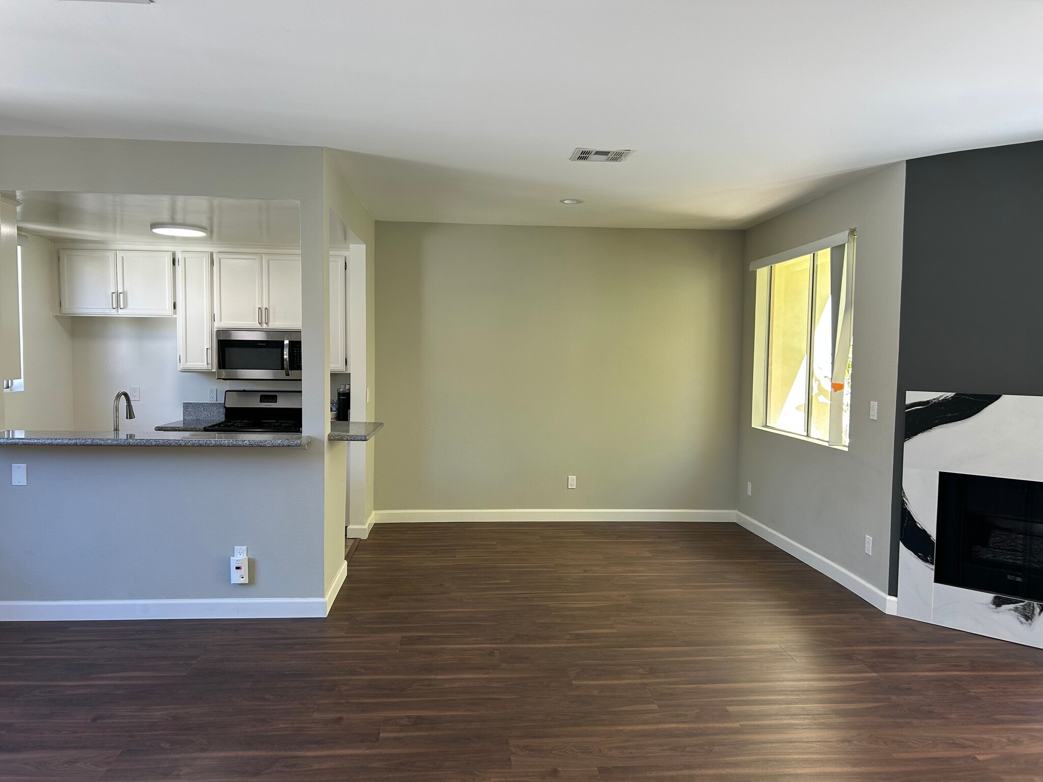 Building Photo - 4435 Coldwater Canyon Ave