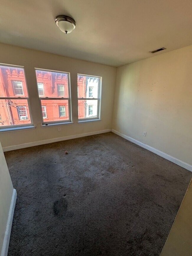 Building Photo - 1923 N Gratz St