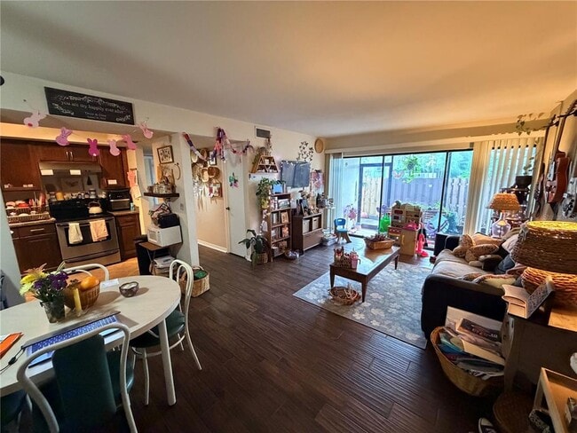 Building Photo - 720 N Village Dr