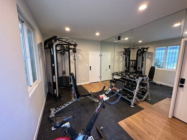 Building Photo - 18645 Hatteras St