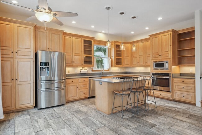 Building Photo - 317 W College Ter