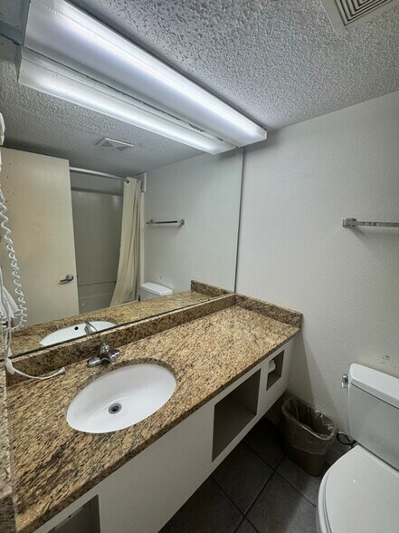Building Photo - 1207 S Ocean Blvd