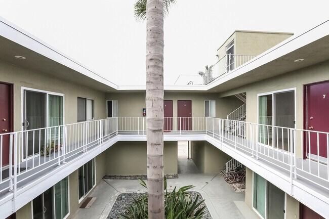 Building Photo - 2611 Ocean Ave