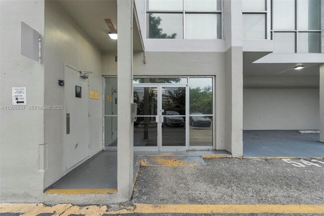 Building Photo - 18011 Biscayne Blvd