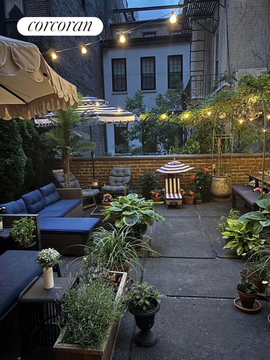 Building Photo - 100 W 12th St