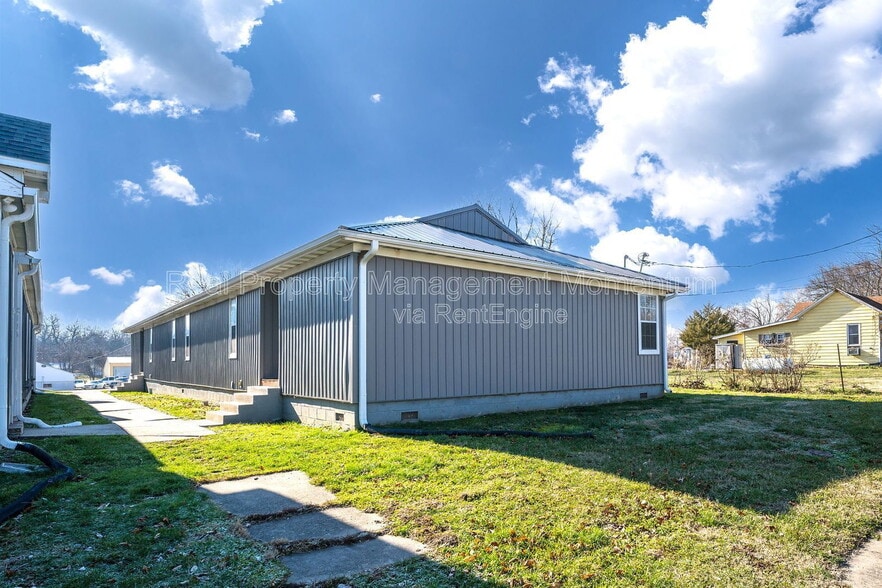 Building Photo - 1118 W Fair Play St