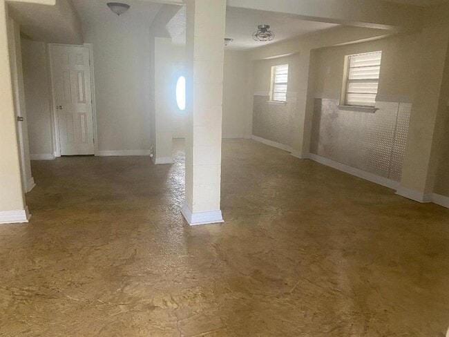 Building Photo - 638A Warsaw Dr