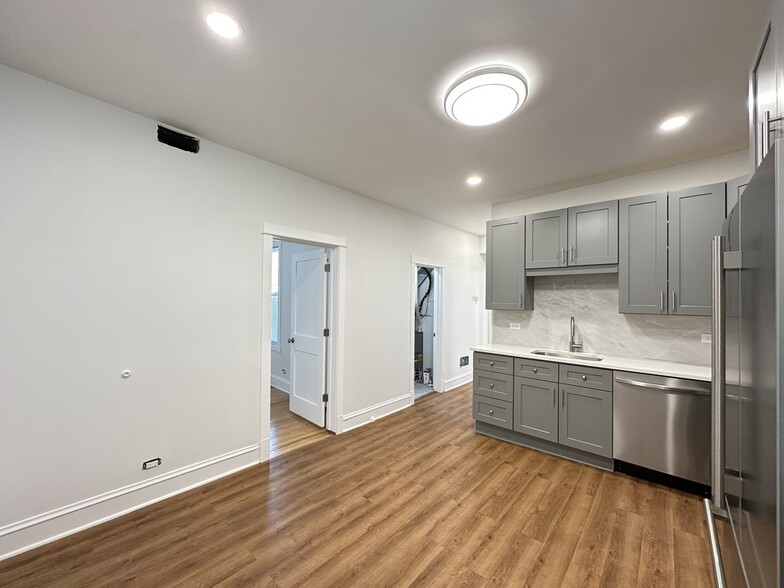 Building Photo - 3713 W Belmont Ave
