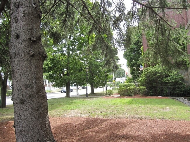 Building Photo - 147 Rawson Rd