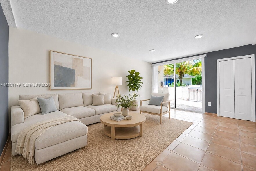 Building Photo - 9133 Fontainebleau Blvd