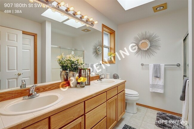 Building Photo - 907 180th St SW