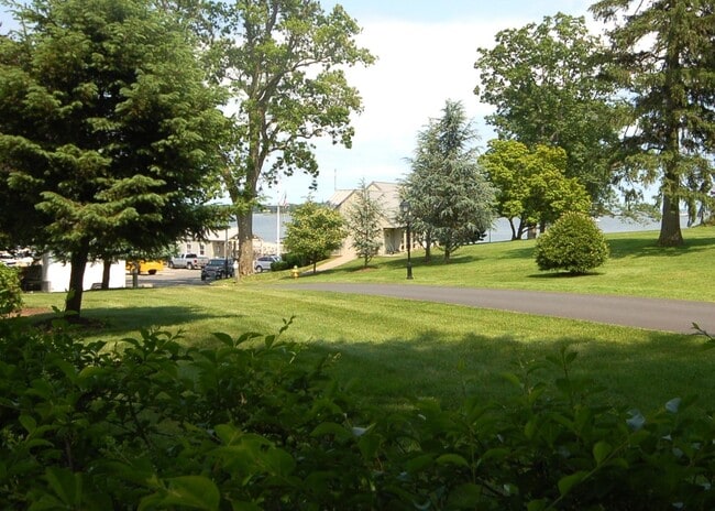 Building Photo - 891 Port Dr