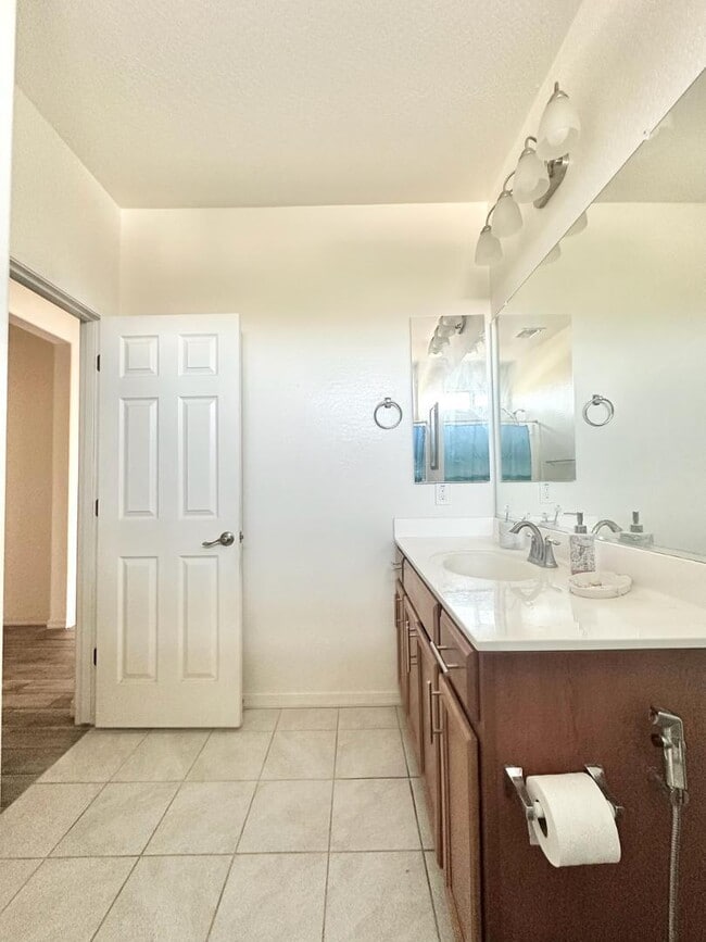 Building Photo - 16492 W Caldwell St