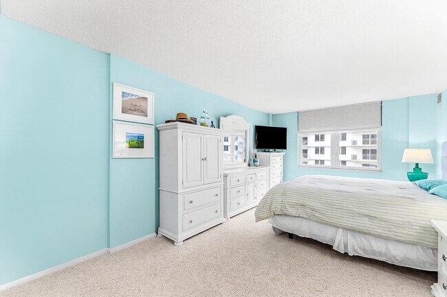 Building Photo - 3215 S Ocean Blvd