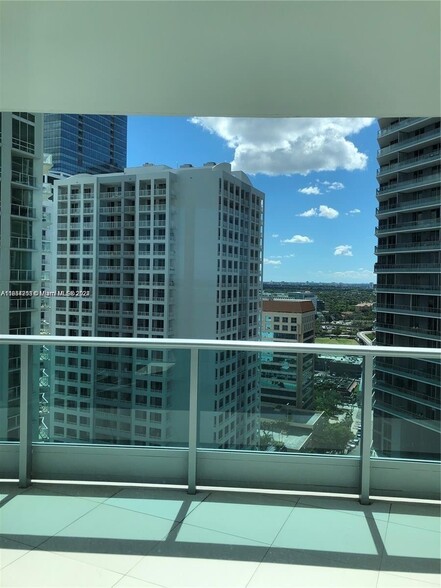 Building Photo - 1331 Brickell Bay Dr