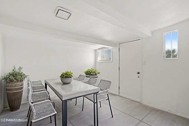 Building Photo - 5503 Salisbury Dr