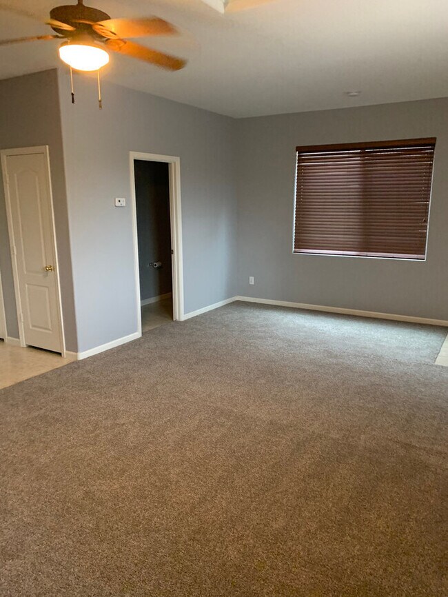 Building Photo - Very Nice 3 bedroom 2 bath home with a guest house