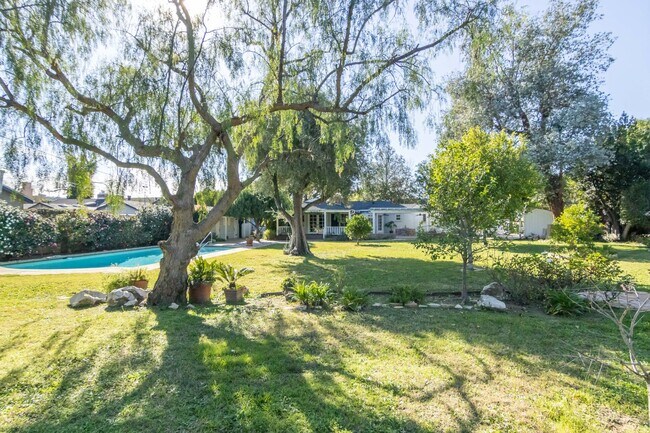 Building Photo - 4668 St Clair Ave