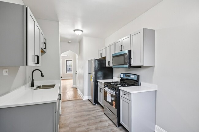 Building Photo - 7757 S Phillips Ave