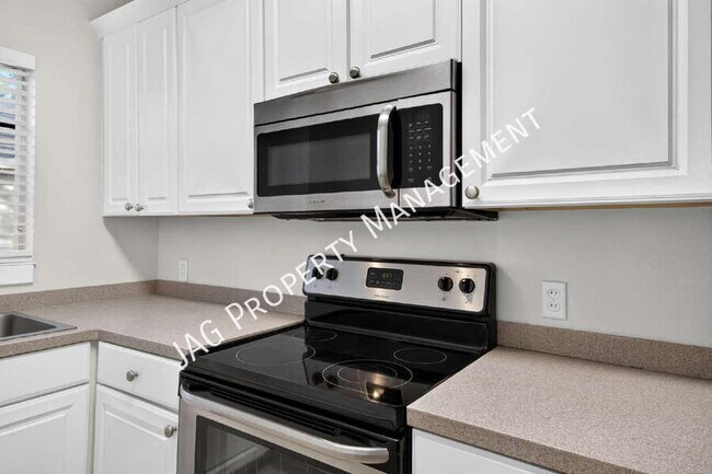 Building Photo - 2761 St Johns Ave