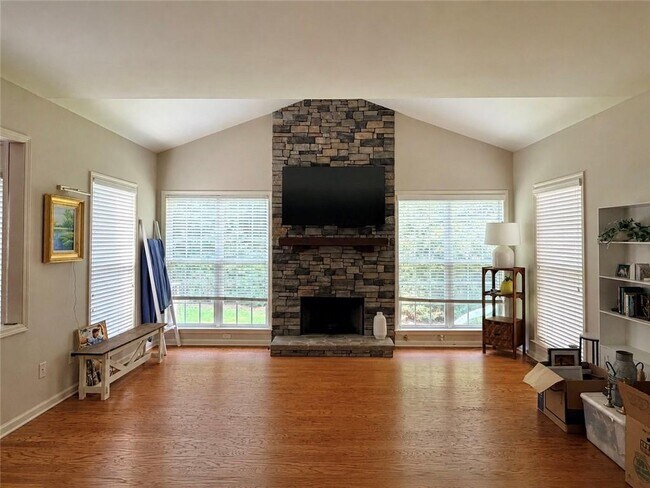 Building Photo - 1695 Montcliff Dr