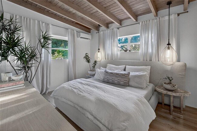 Building Photo - 3138 SW 15th St