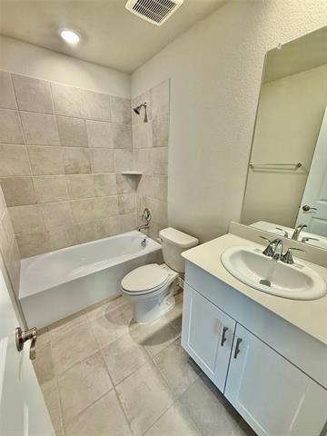 Building Photo - 2104 Rannoch St