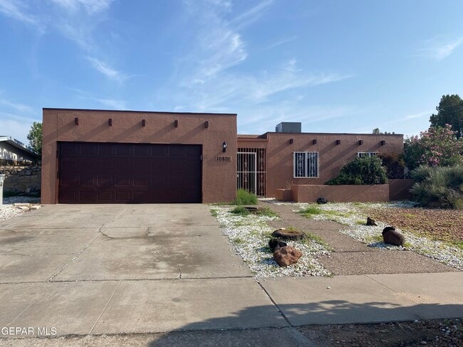 Building Photo - 10801 Jack Fleck Dr