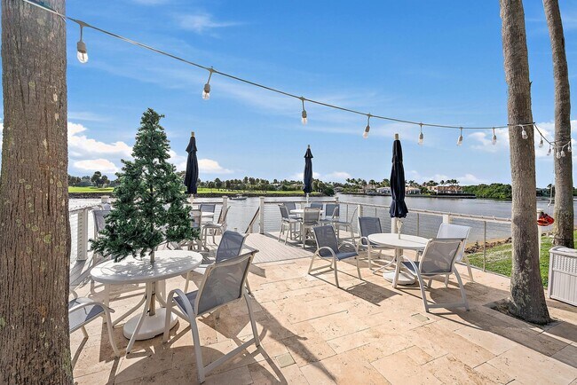 Building Photo - 356 Golfview Rd