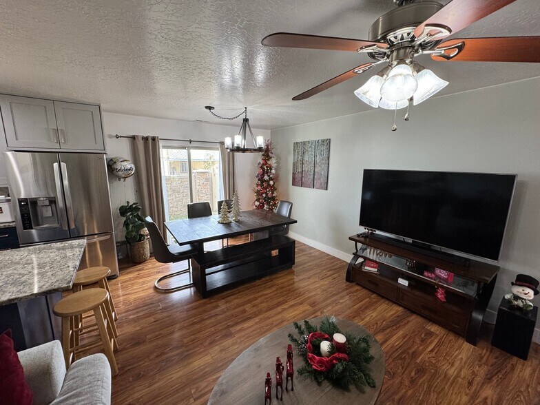 Building Photo - 822 N 1120 E