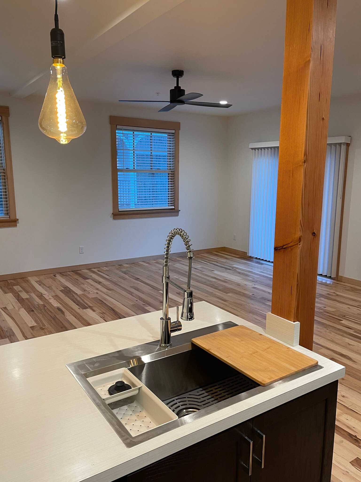 Building Photo - 533 4th Ave SW