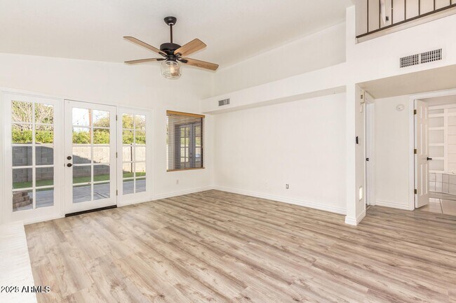 Building Photo - 2174 E Aspen Dr